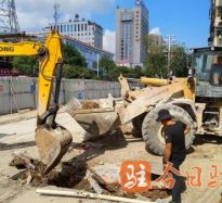 卡逼漫画视频高温下的坚守｜道路建设者用汗水铺就畅通路